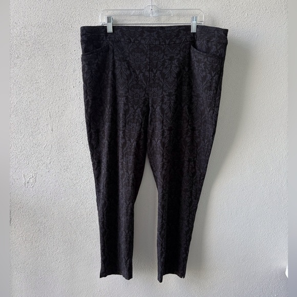 Chico’s Black Texture Floral Pull On Ankle Pant Size 18 Stretch Dressy or Casual - Picture 1 of 13